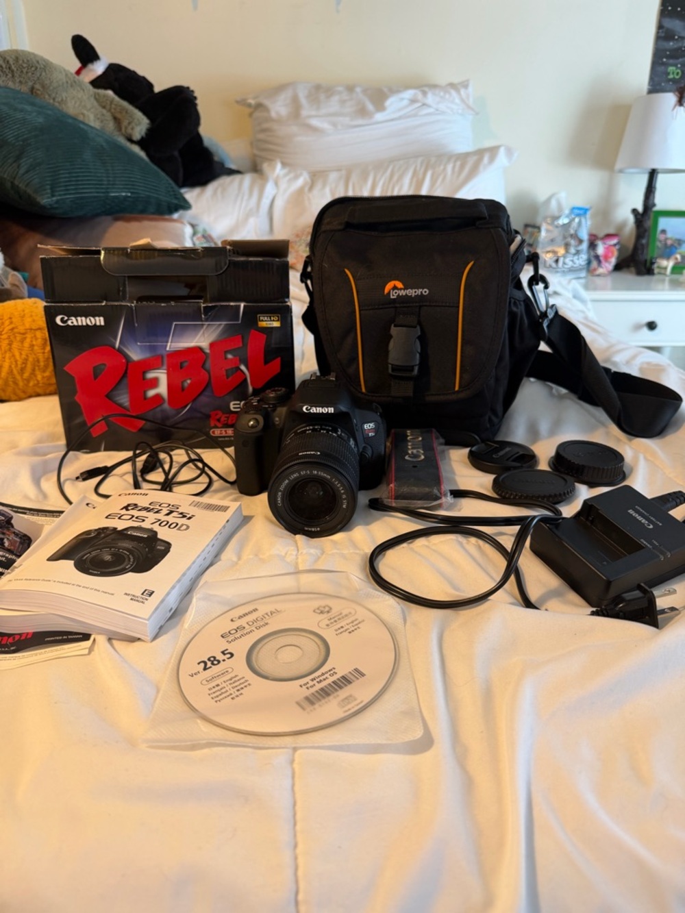 Canon eos rebel t5i DSLR digital camera and lens kit bundle